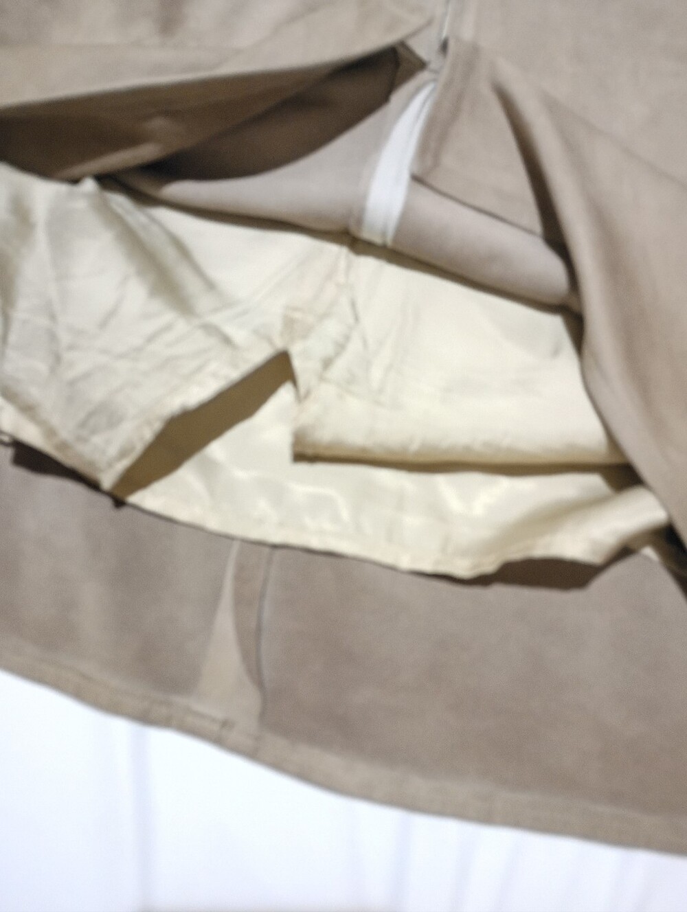 Classic Tan Suede Pencil Skirt - Women.Made In Italy - Picture 4 of 8